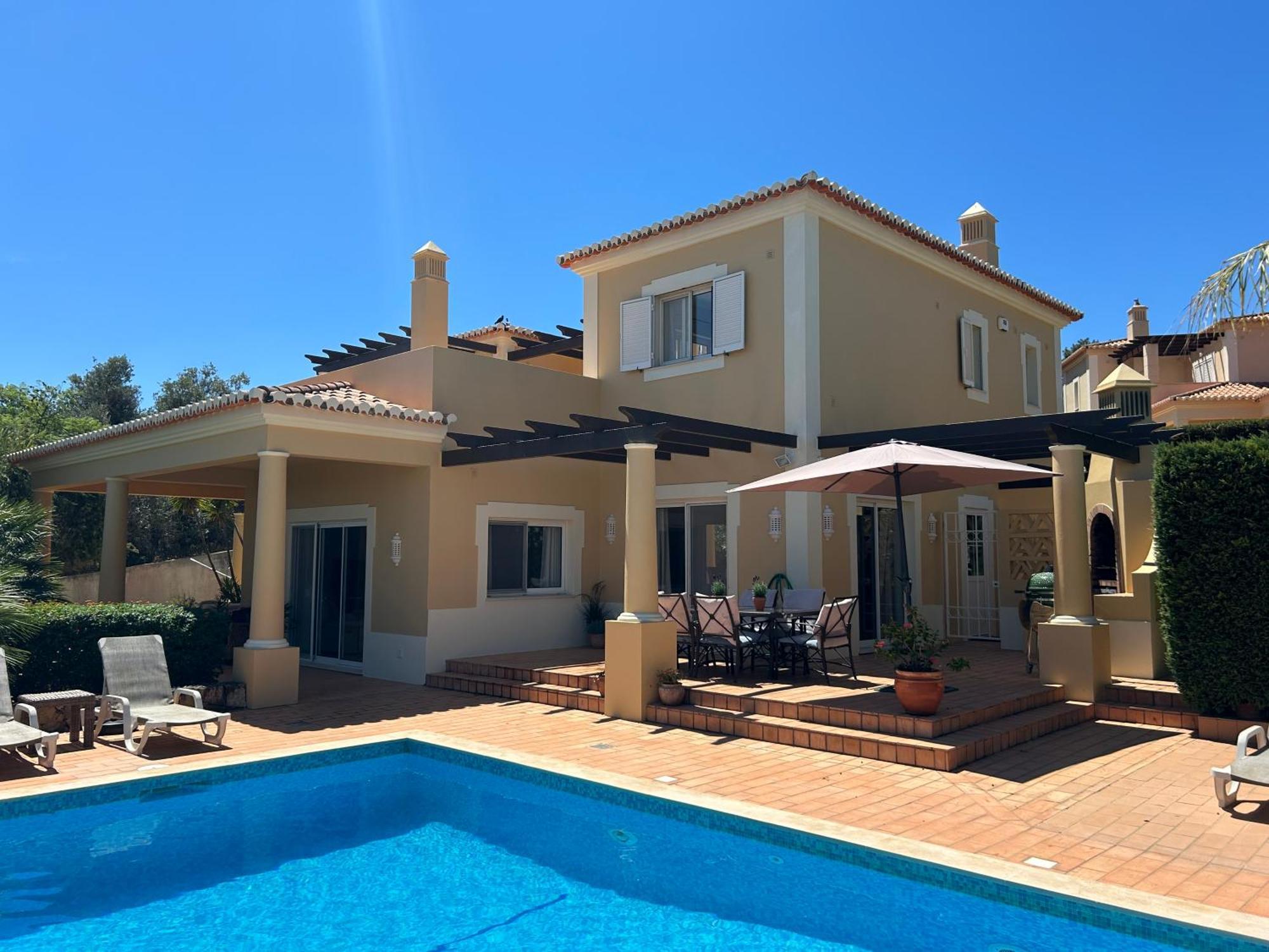 Perfect Golf & For 8 People * Estombar