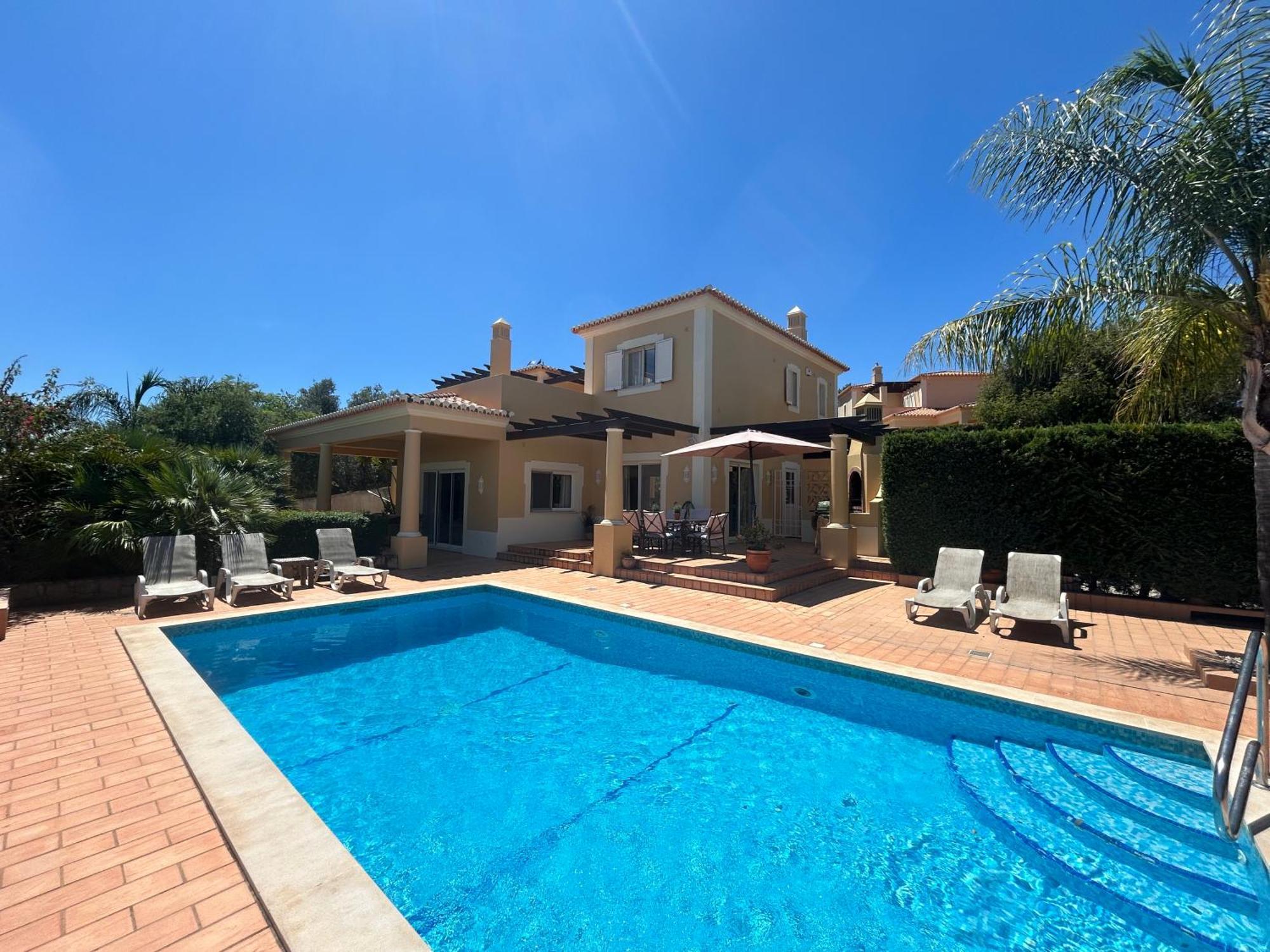 Perfect Golf & For 8 People Villa Estombar